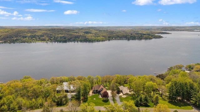 W10725 Wildwood Way, Poynette, WI 53955