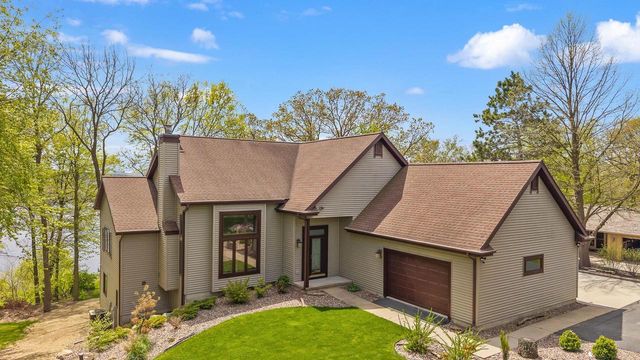 W10725 Wildwood Way, Poynette, WI 53955