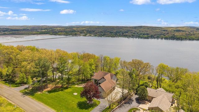 W10725 Wildwood Way, Poynette, WI 53955