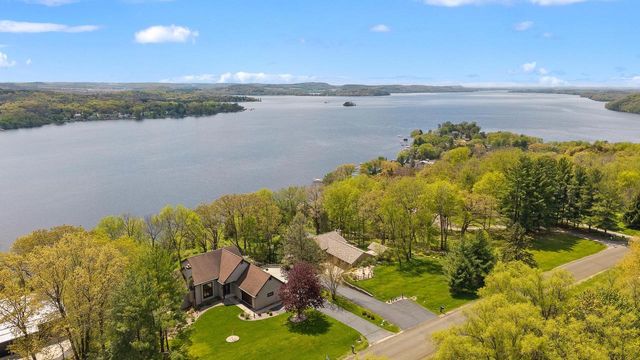 W10725 Wildwood Way, Poynette, WI 53955