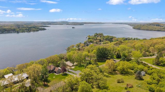 W10725 Wildwood Way, Poynette, WI 53955