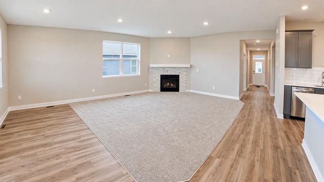 2147 Bluff Heights Drive, Shakopee, MN 55379