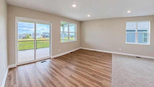 2147 Bluff Heights Drive, Shakopee, MN 55379