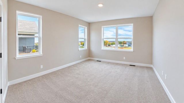 2147 Bluff Heights Drive, Shakopee, MN 55379