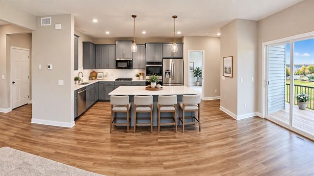 2147 Bluff Heights Drive, Shakopee, MN 55379