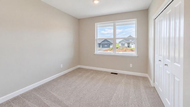 2147 Bluff Heights Drive, Shakopee, MN 55379