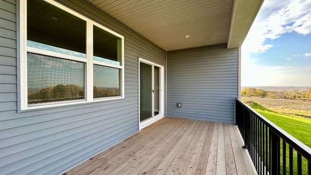 2147 Bluff Heights Drive, Shakopee, MN 55379