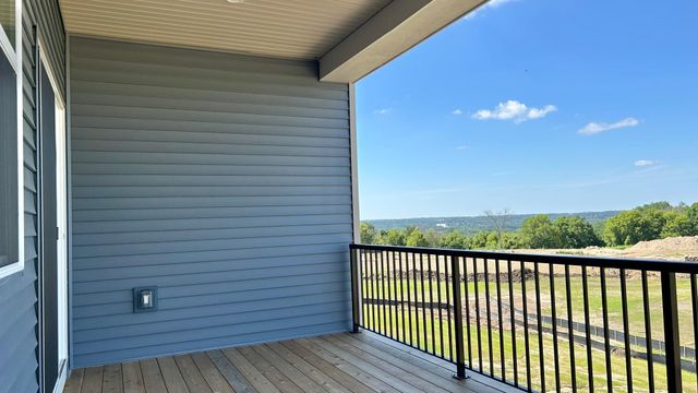 2147 Bluff Heights Drive, Shakopee, MN 55379