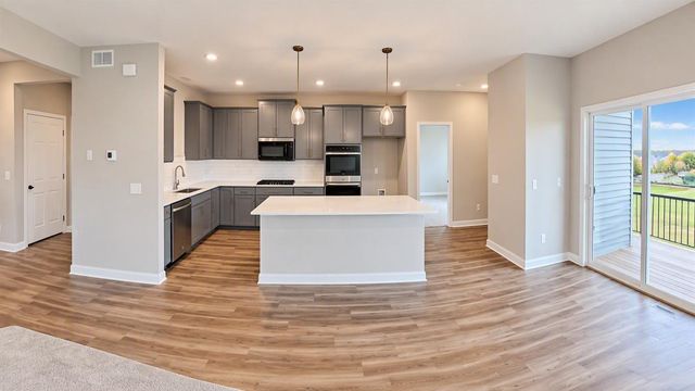 2147 Bluff Heights Drive, Shakopee, MN 55379