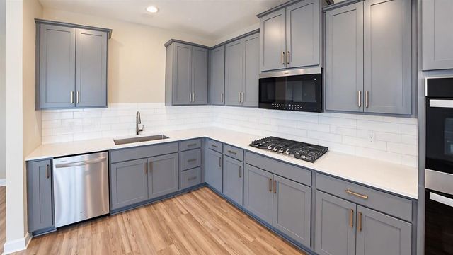 2147 Bluff Heights Drive, Shakopee, MN 55379