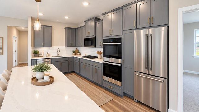 2147 Bluff Heights Drive, Shakopee, MN 55379