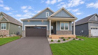 2147 Bluff Heights Drive, Shakopee, MN 55379
