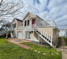 4114 Ave S 1/2 B, Galveston, TX 77550