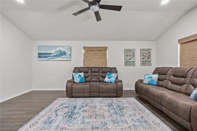 1018 S Station St, Port Aransas, TX 78373