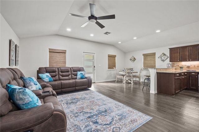 1018 S Station St, Port Aransas, TX 78373