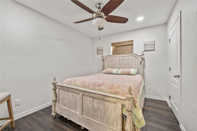 1018 S Station St, Port Aransas, TX 78373