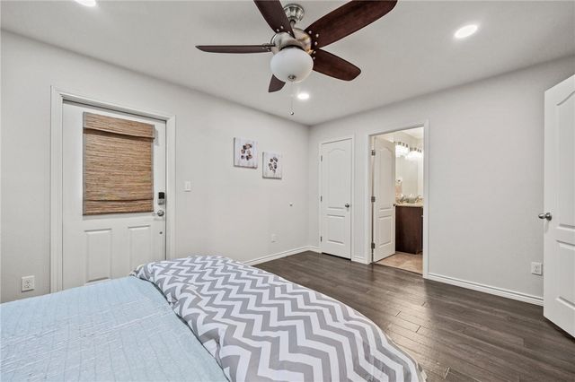 1018 S Station St, Port Aransas, TX 78373