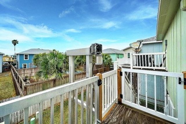 1018 S Station St, Port Aransas, TX 78373