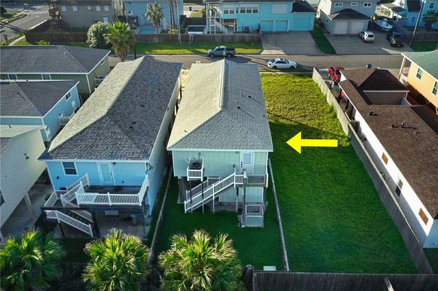 1018 S Station St, Port Aransas, TX 78373