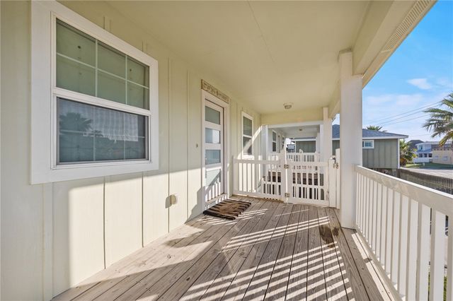 1018 S Station St, Port Aransas, TX 78373