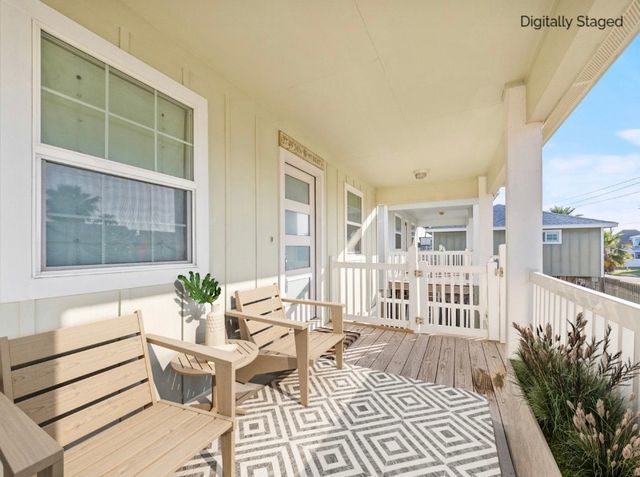 1018 S Station St, Port Aransas, TX 78373