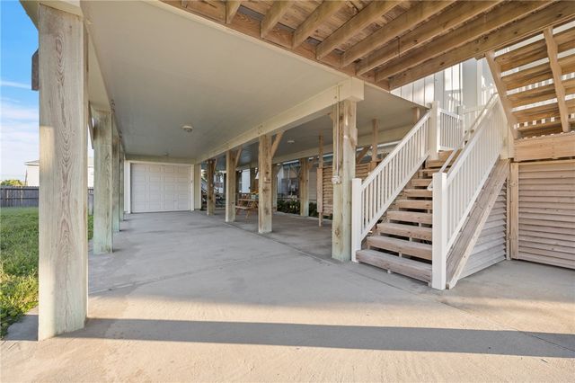 1018 S Station St, Port Aransas, TX 78373