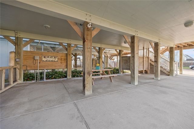 1018 S Station St, Port Aransas, TX 78373