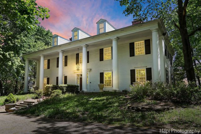 23 W County Line Road, Barrington Hills, IL 60010