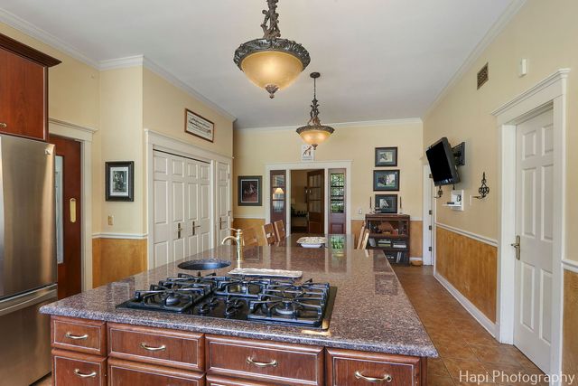 23 W County Line Road, Barrington Hills, IL 60010