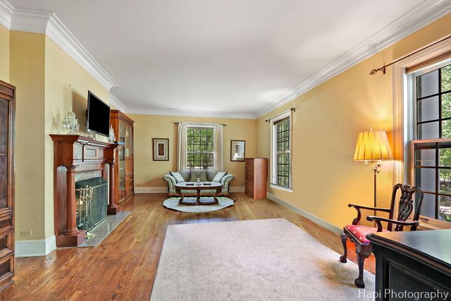 23 W County Line Road, Barrington Hills, IL 60010