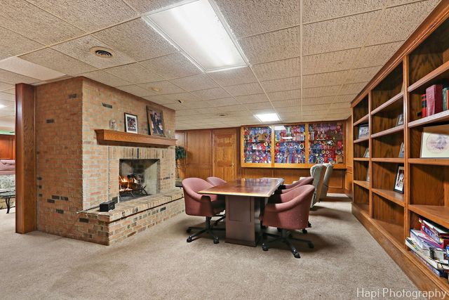 23 W County Line Road, Barrington Hills, IL 60010