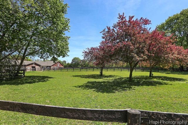 23 W County Line Road, Barrington Hills, IL 60010