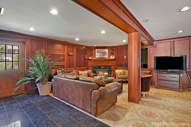 23 W County Line Road, Barrington Hills, IL 60010