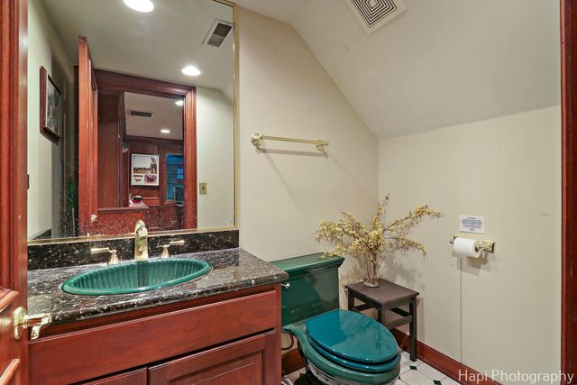 23 W County Line Road, Barrington Hills, IL 60010