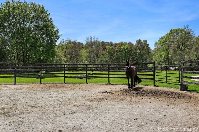 23 W County Line Road, Barrington Hills, IL 60010