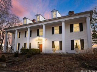 23 W County Line Road, Barrington Hills, IL 60010