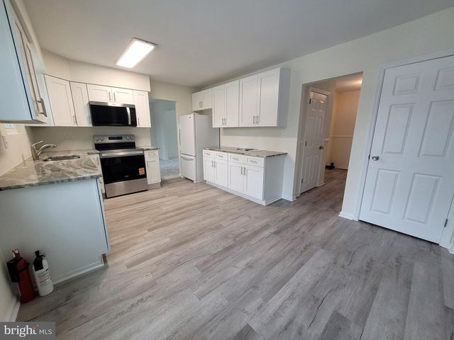 130 HOLLY AVE, Berlin, NJ 08009