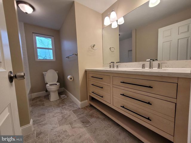 130 HOLLY AVE, Berlin, NJ 08009