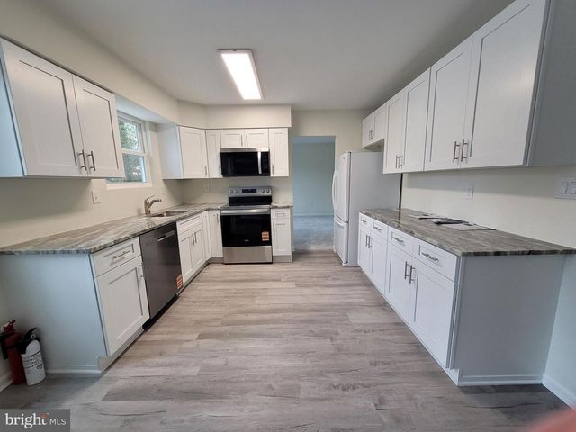 130 HOLLY AVE, Berlin, NJ 08009