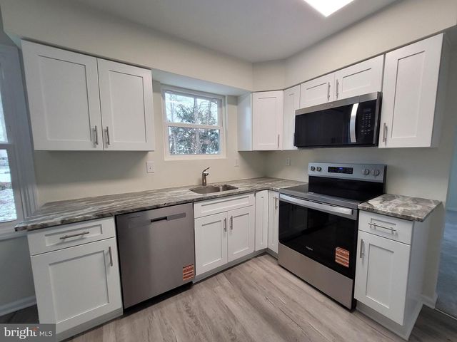 130 HOLLY AVE, Berlin, NJ 08009