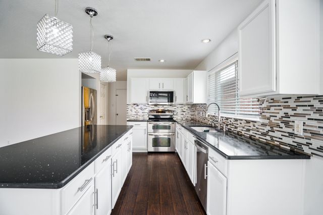 1130 Partridge Drive, Aubrey, TX 76227