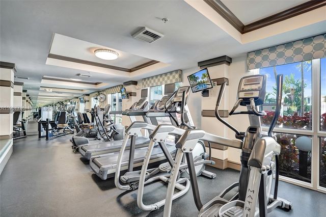 2421 NE 65th St 202, Fort Lauderdale, FL 33308