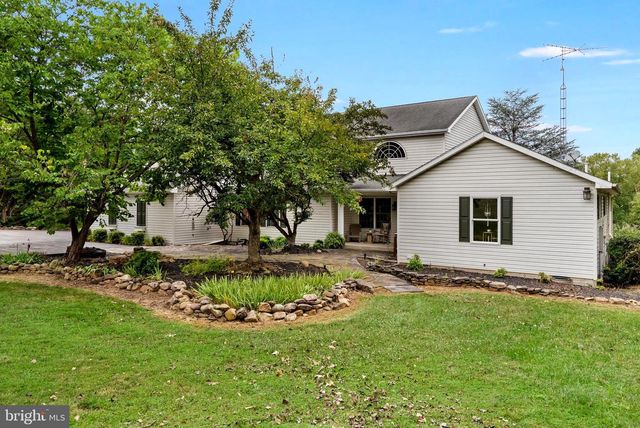 955 STAYMAN DR, Falling Waters, WV 25419