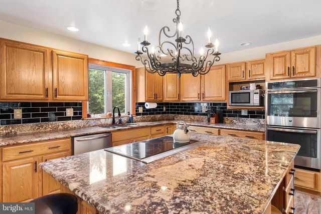 955 STAYMAN DR, Falling Waters, WV 25419