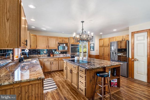 955 STAYMAN DR, Falling Waters, WV 25419