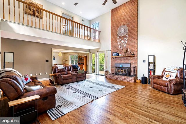 955 STAYMAN DR, Falling Waters, WV 25419