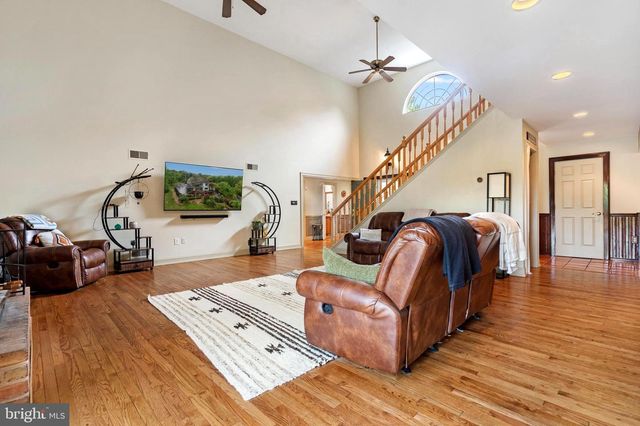 955 STAYMAN DR, Falling Waters, WV 25419