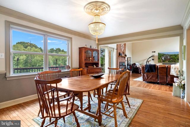 955 STAYMAN DR, Falling Waters, WV 25419