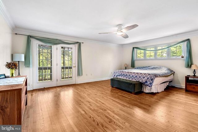 955 STAYMAN DR, Falling Waters, WV 25419