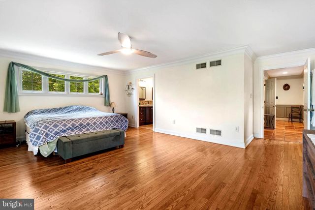 955 STAYMAN DR, Falling Waters, WV 25419
